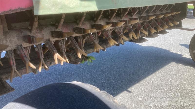 JF 3200 Swathers