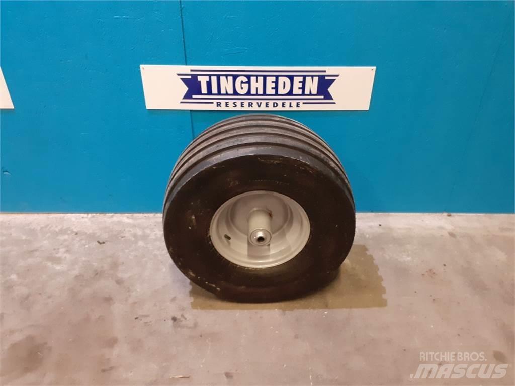  12 300/65-12 Tyres, wheels and rims