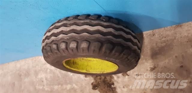  15 10.0/75-15 Tyres, wheels and rims