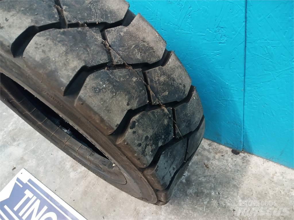  15 8.15-15 Tyres, wheels and rims