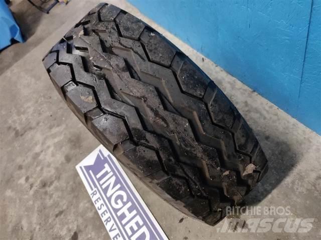  16 10,5/65-16 Tyres, wheels and rims