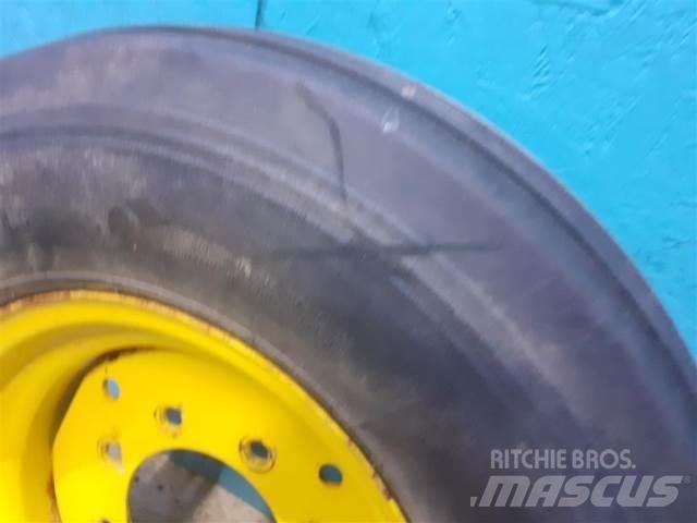  16 7.50-16 Tyres, wheels and rims