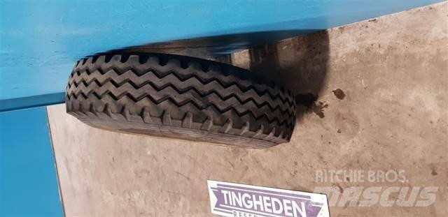  16 9.00R16 Tyres, wheels and rims