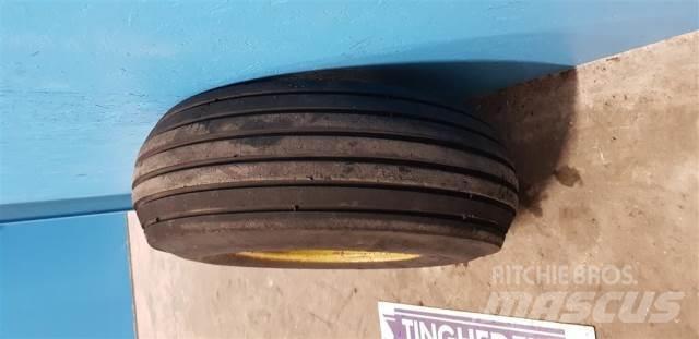  17 13.5/75-17 Tyres, wheels and rims