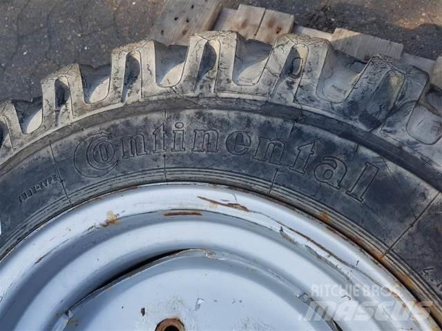  18 10.5-18 Tyres, wheels and rims