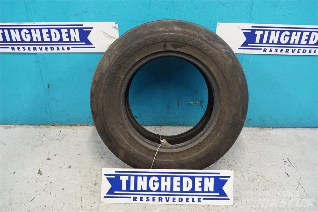  18 10.5/80-18 Tyres, wheels and rims