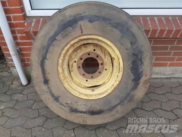  18 12.5/80-18 Tyres, wheels and rims