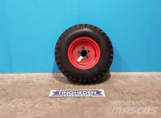  18 12.5/80-18 Tyres, wheels and rims