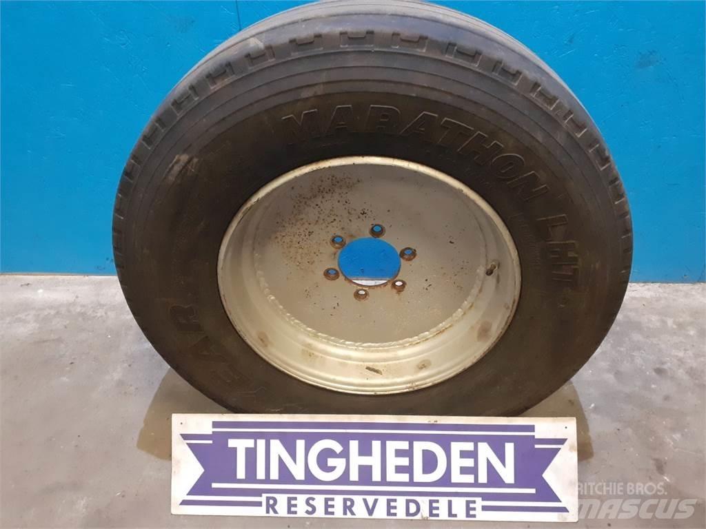  19.5 285/70R19.5 Tyres, wheels and rims