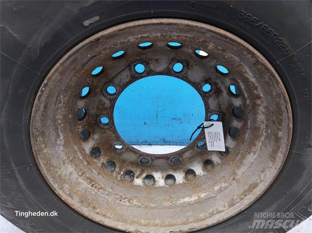  22.5 385/65-22.5 Tyres, wheels and rims
