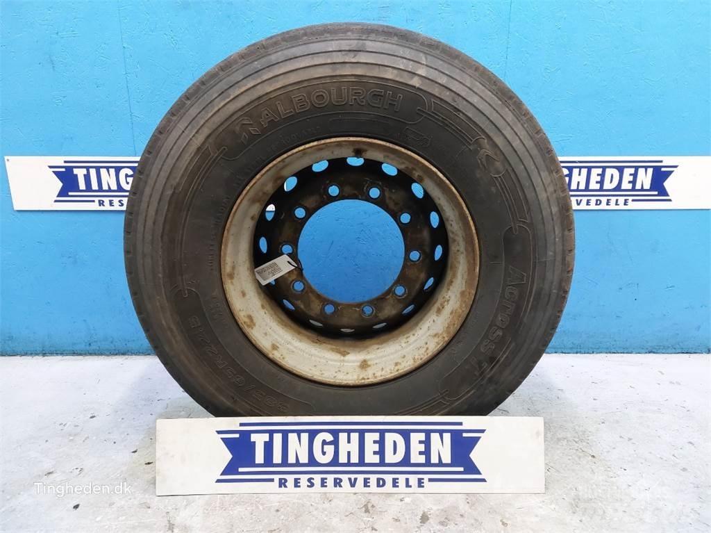  22.5 385/65-22.5 Tyres, wheels and rims