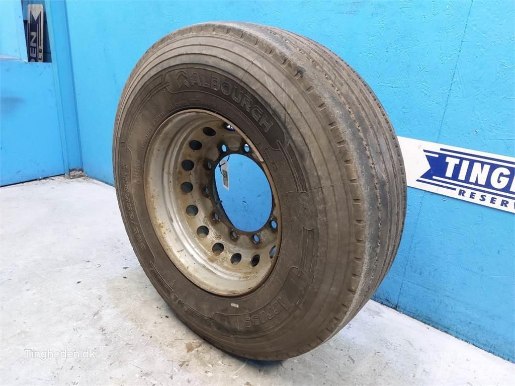  22.5 385/65-22.5 Tyres, wheels and rims