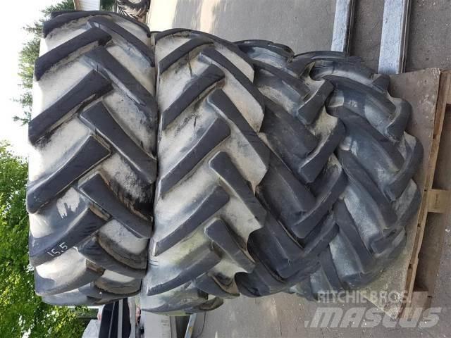  24 15.5/80-24 Tyres, wheels and rims