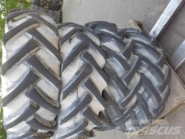  24 15.5/80-24 Tyres, wheels and rims