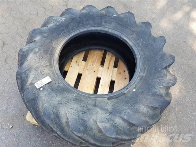  24 15.5/80R24 Tyres, wheels and rims