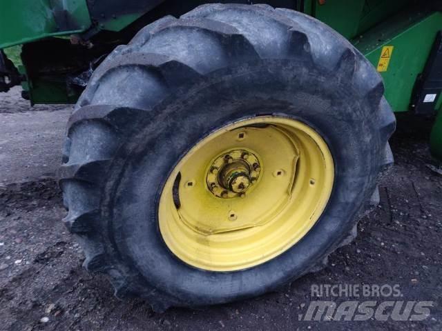 26 16.9R26 Tyres, wheels and rims
