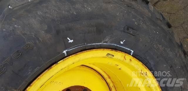  26 23.1-26 Tyres, wheels and rims