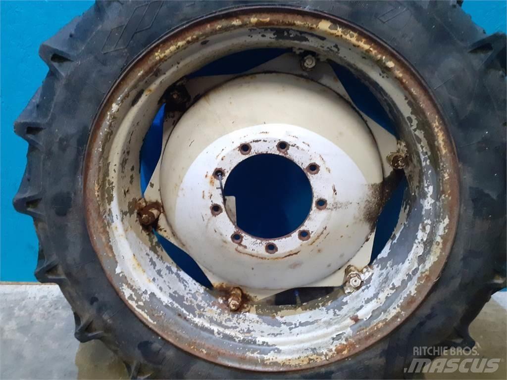  28 9.5R28 Tyres, wheels and rims