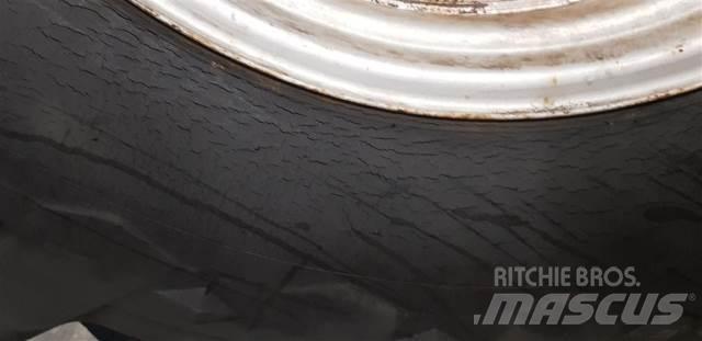  30 18.4-30 Tyres, wheels and rims