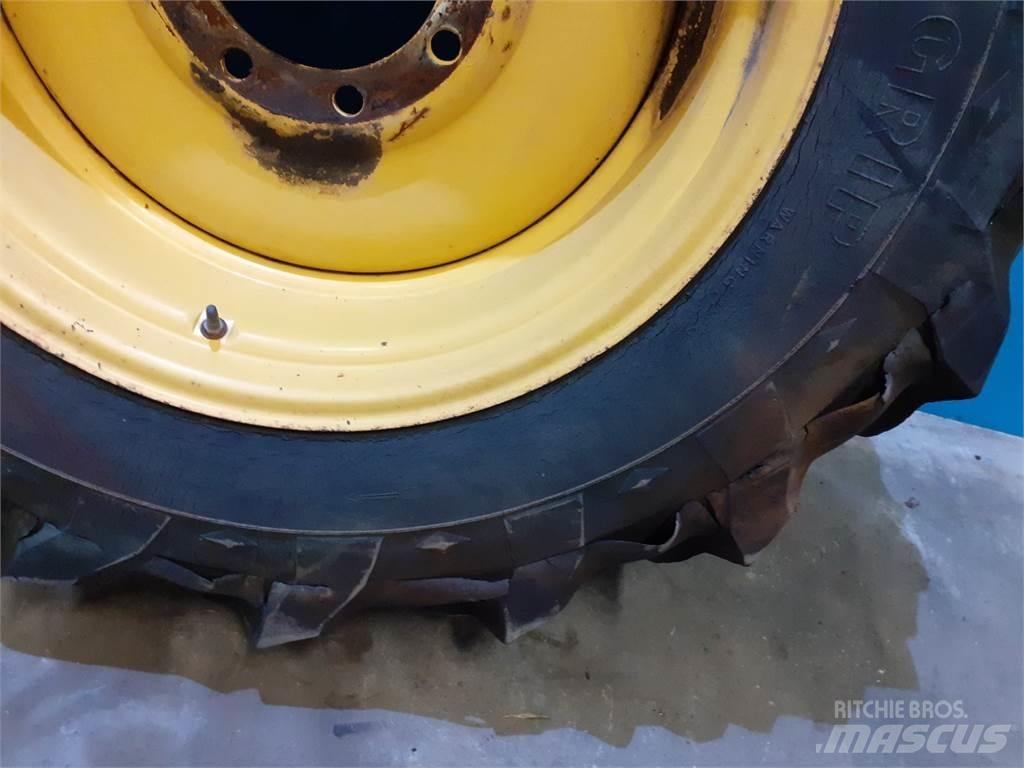  30 18.4-30 Tyres, wheels and rims