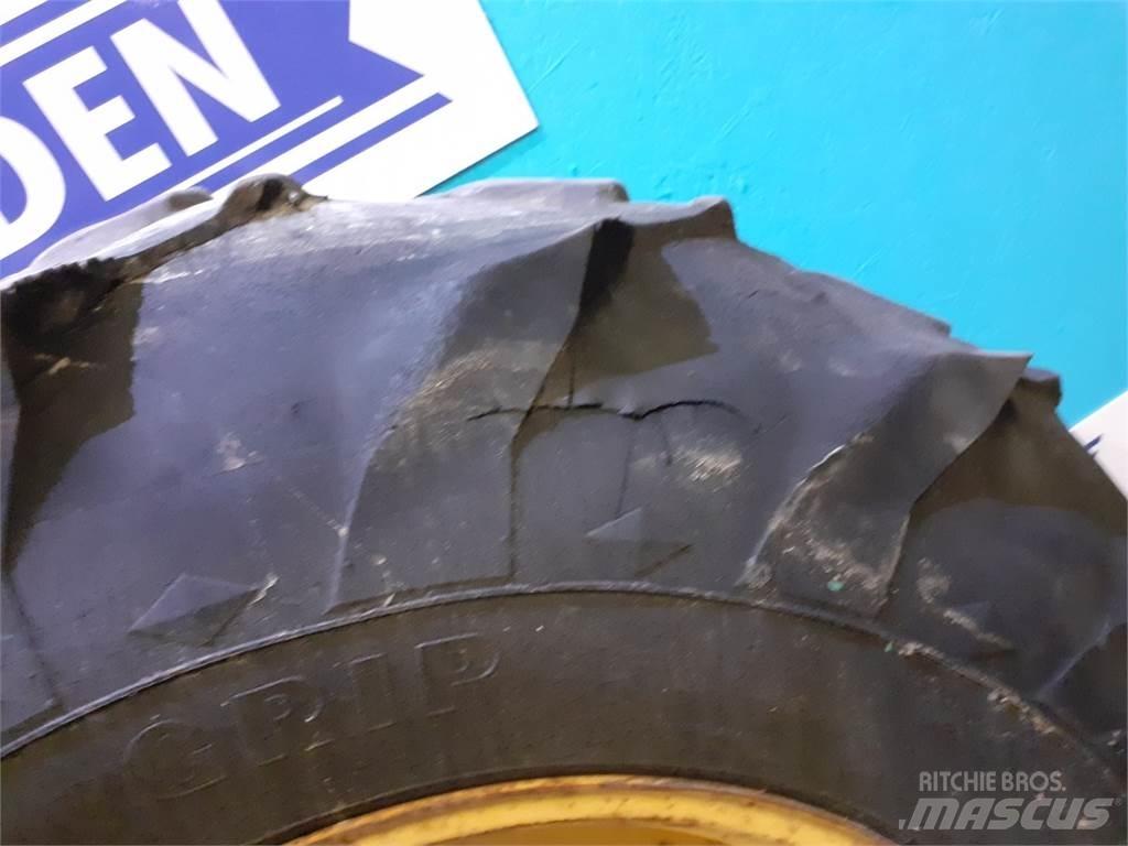  30 18.4-30 Tyres, wheels and rims