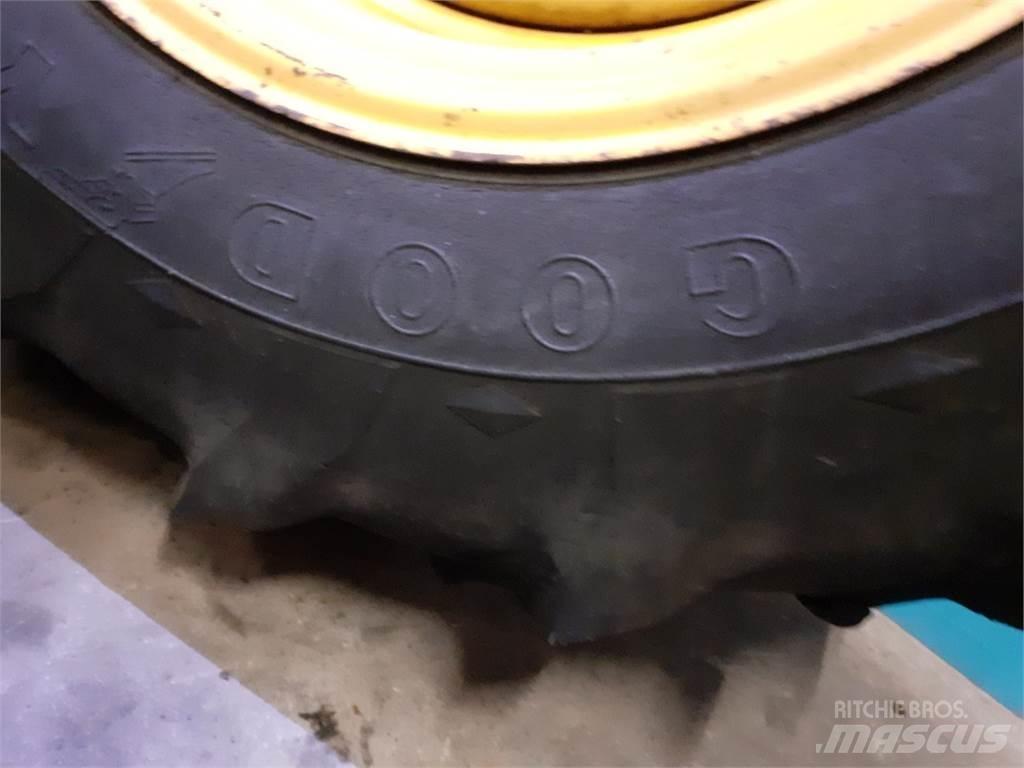  30 18.4-30 Tyres, wheels and rims