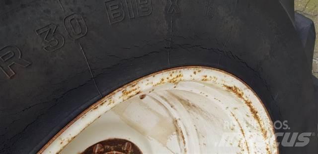  30 23.1R30 Tyres, wheels and rims