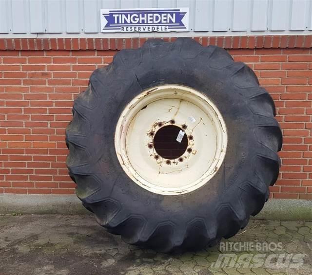  32 24.5-32 Tyres, wheels and rims