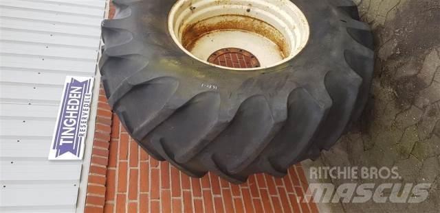  32 24.5-32 Tyres, wheels and rims