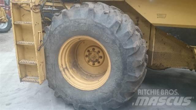  32 30,5L-32 Tyres, wheels and rims