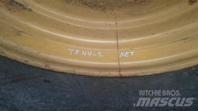  32 30,5L-32 Tyres, wheels and rims
