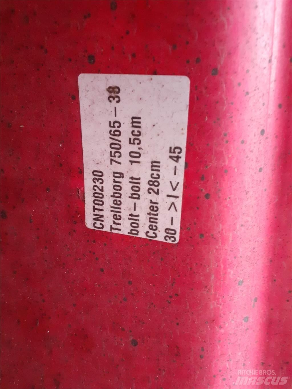  38 750/65R38 Tyres, wheels and rims