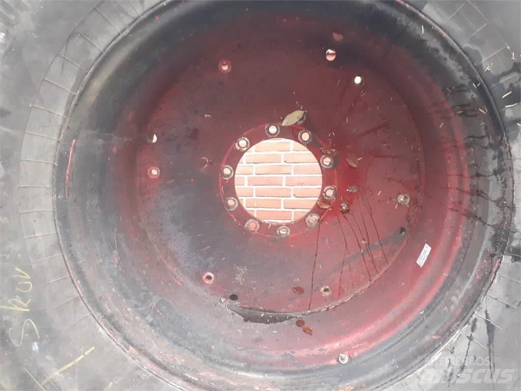  38 750/65R38 Tyres, wheels and rims