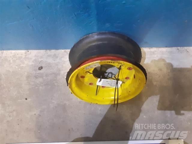  9'' 4.00Ex9 Tyres, wheels and rims