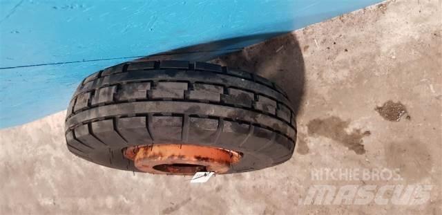  9 7.00-9 Tyres, wheels and rims