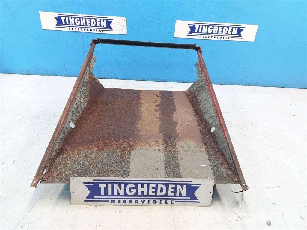 CASE 1660 Sand and salt spreaders