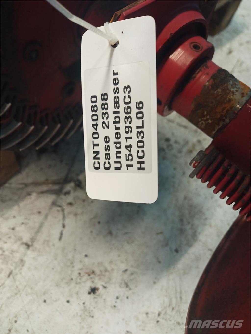 CASE 2388 Sand and salt spreaders