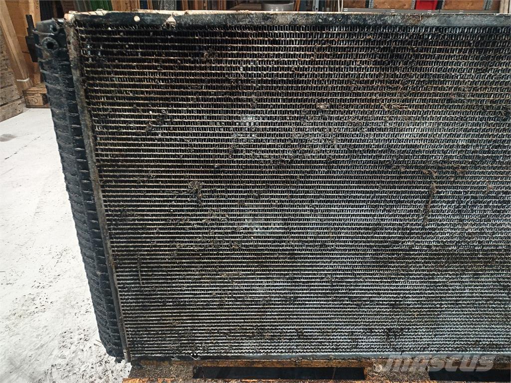 CASE 8010 Radiators