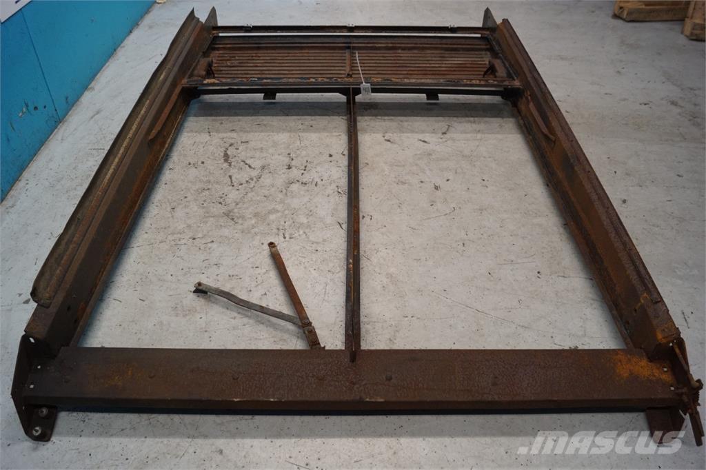 CASE 8010 Sand and salt spreaders