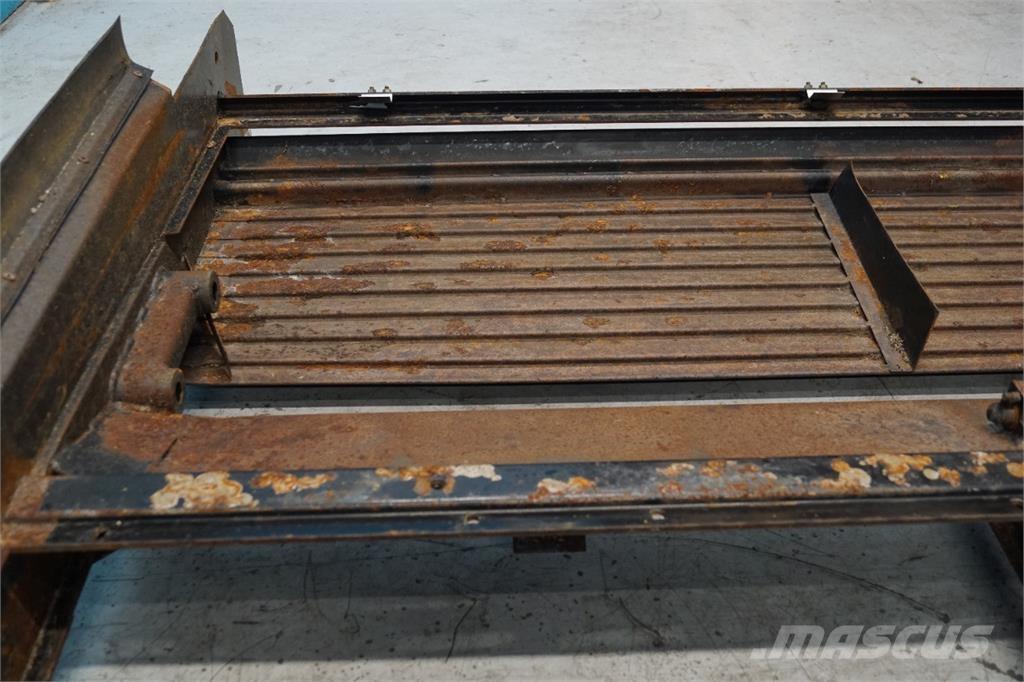 CASE 8010 Sand and salt spreaders