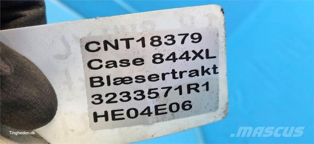 CASE 844XL Cabins and interior