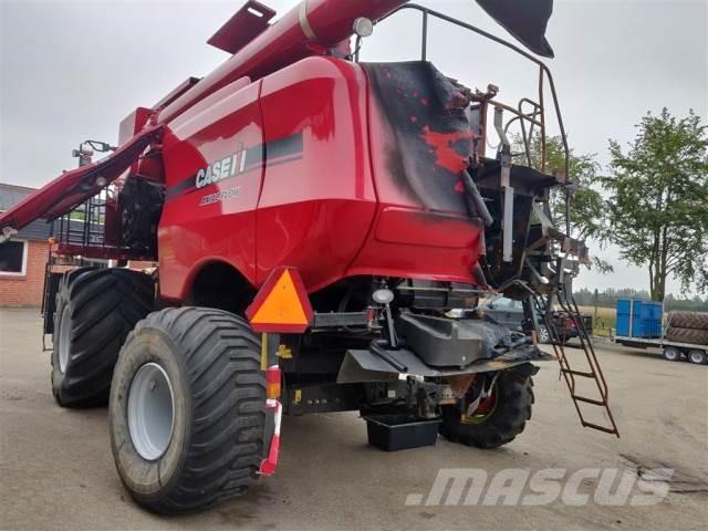 Case IH 8010 Combine harvesters