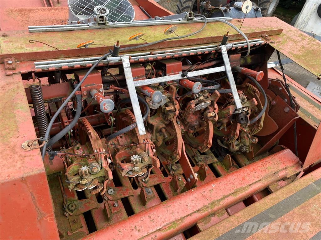 Hesston 4900 Square balers