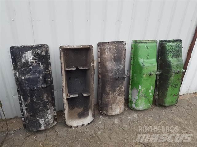 John Deere 1075 Engines