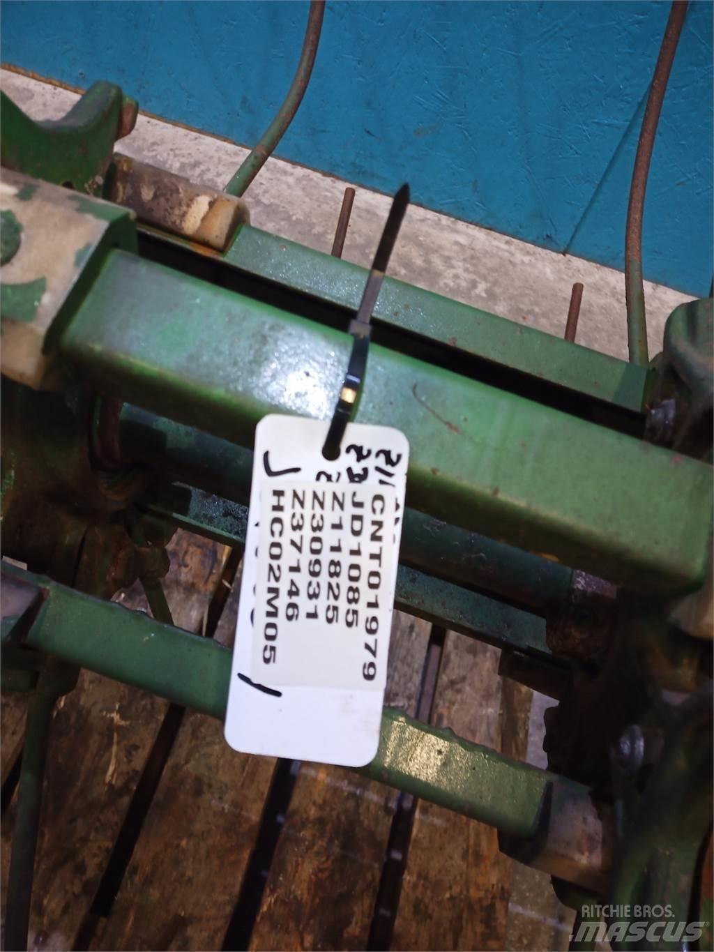John Deere 1085 Combine harvester spares & accessories