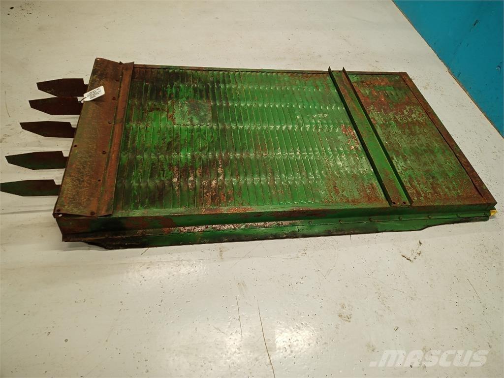John Deere 955 Sand and salt spreaders
