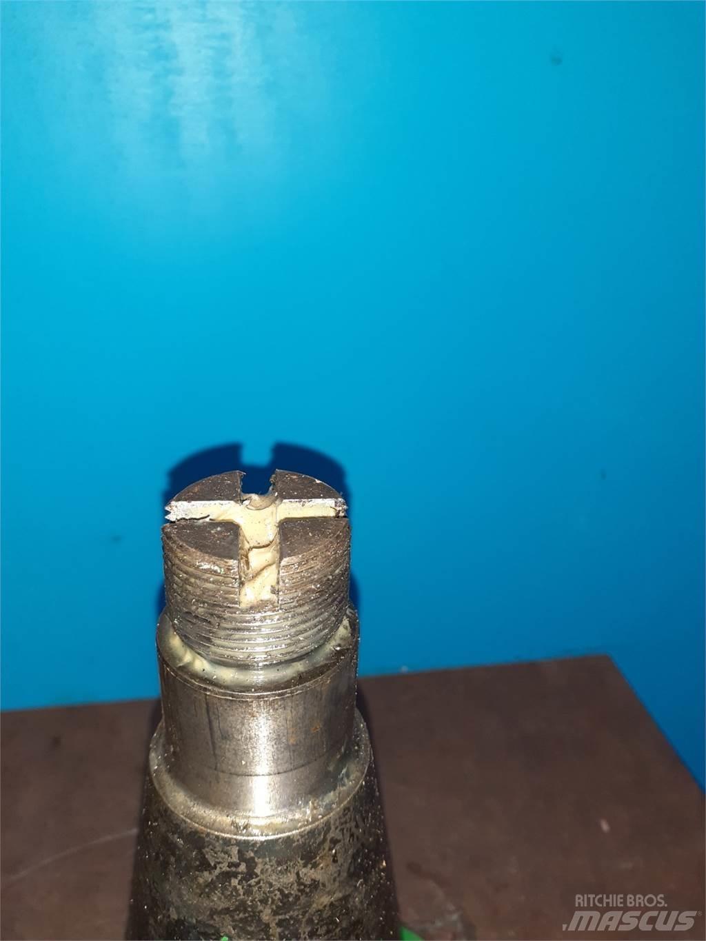 John Deere S670 Combine harvester spares & accessories