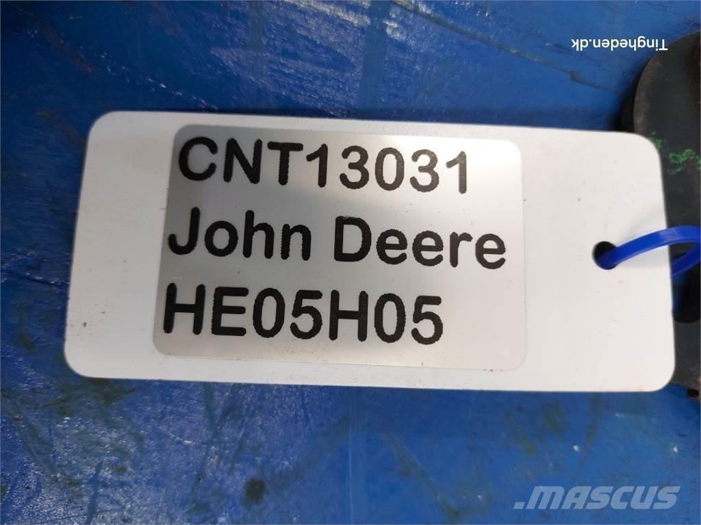 John Deere S670 Sand and salt spreaders