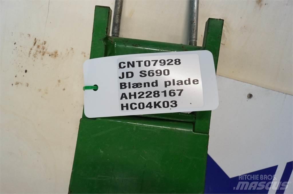John Deere S690 Combine harvester spares & accessories