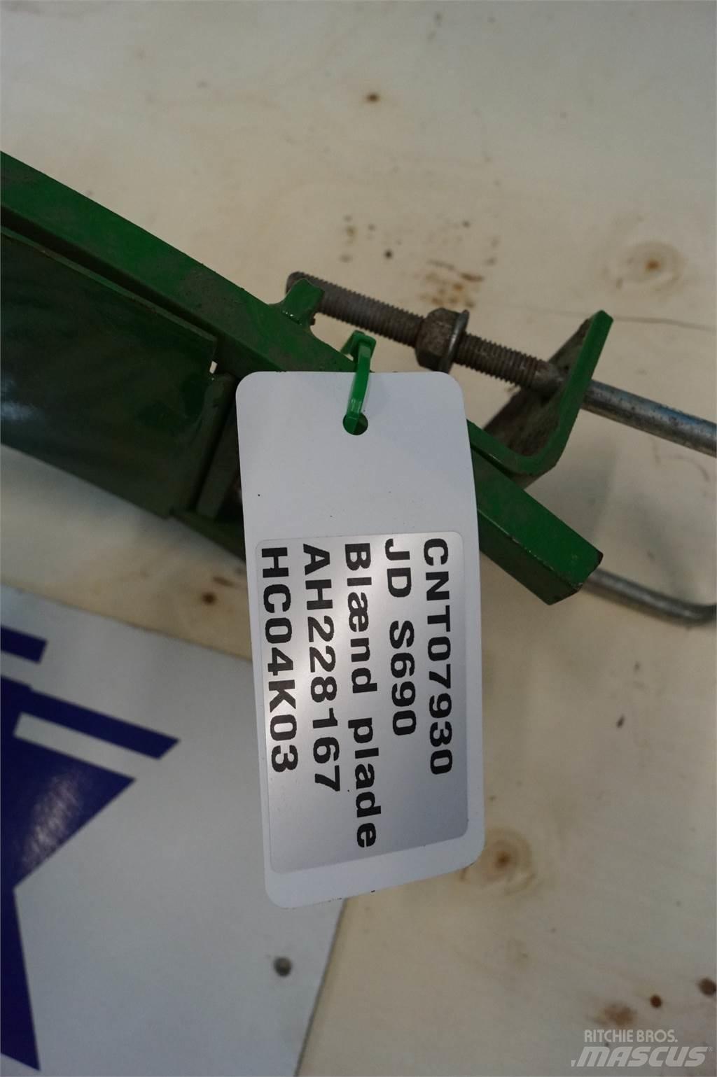 John Deere S690 Combine harvester spares & accessories